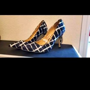 Black and white point heels